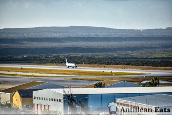 American Airlines - boeing 737 taking off from Curacao