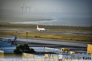 Avianca Airlines - A320 taking off from Curacao Airport