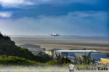 KLM - Boeing 747 approaching Curacao Airport