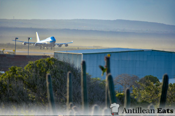 KLM - Boeing 747 landing at Curacao Airport
