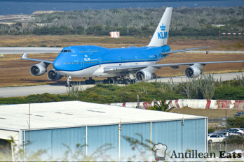 KLM - Boeing 747 taxiing at Curacao Airport