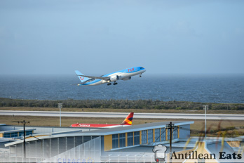 TUI Airlines - 787 taking off